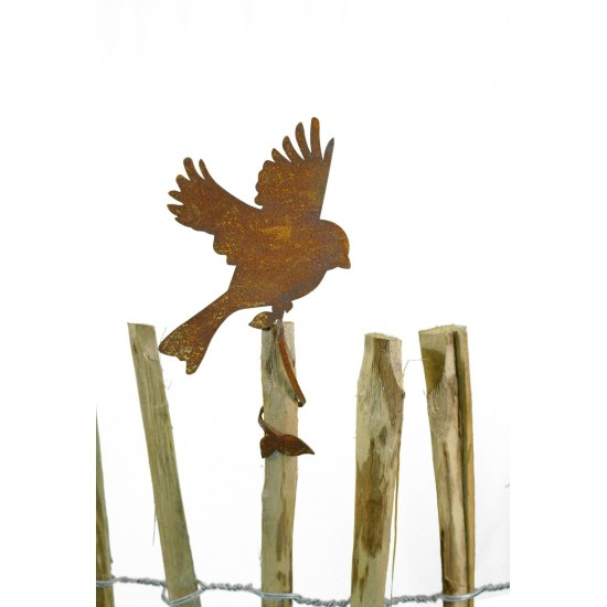 Gartendeko "fliegender Vogel" auf Zaun befestigt