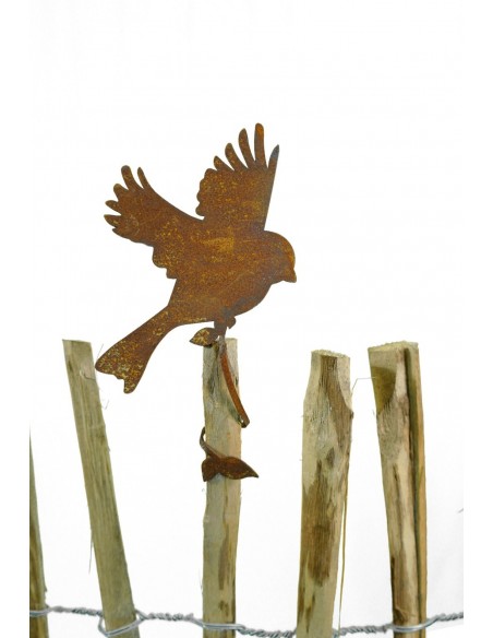 Gartendeko "fliegender Vogel" auf Zaun befestigt
