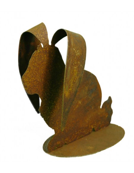 Osterhase mit großen Ohren als Gartendeko