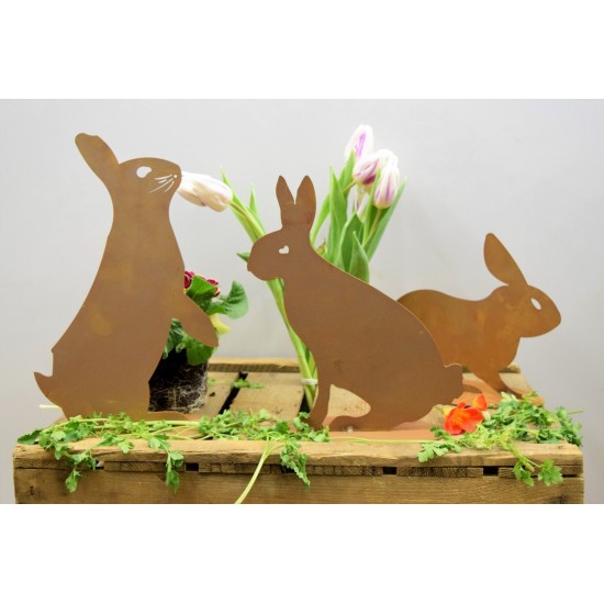 Rostiger DEKO Hase sitzend (Schattenbild) auf Platte f Frühjahr Ostern