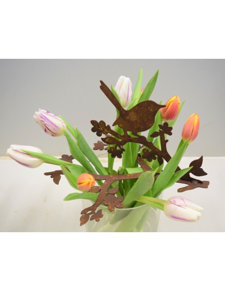 Metalldeko auf Blumenvase