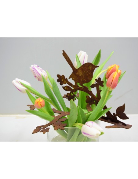 Rostdesign mit Frühblühern, viele jahreszeitliche Gestaltmöglichkeiten