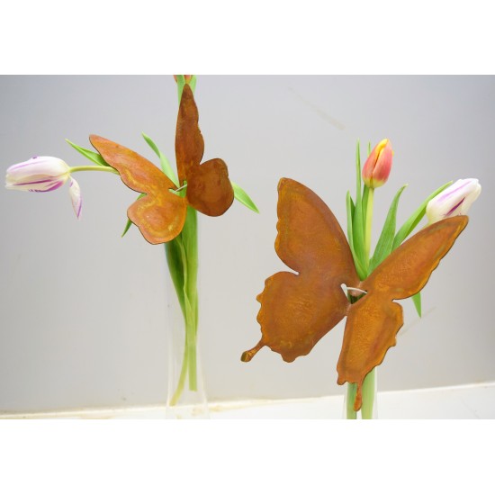 Glasvase mit Schmetterling verzieren