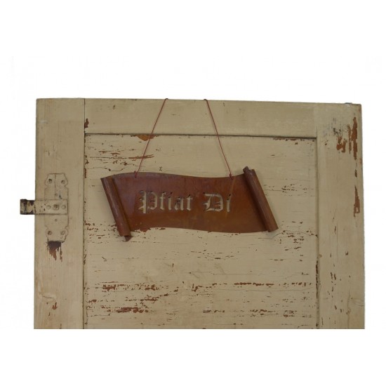 Rostiges Abschiedsschild für den Eingangsbereich