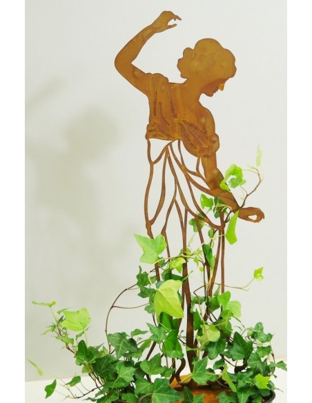 Rankhilfe Signorina graziös auf Platte Edelrost Gartenfiguren Figur aus Metall Gartendeko Damenfigur