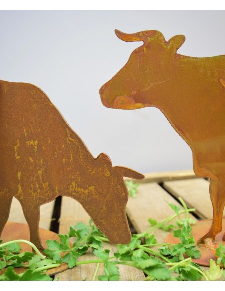 dekorative Edelrost Mini Kuh fressend auf Platte, Höhe 14 cm