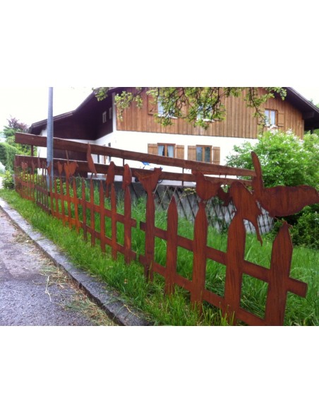 Edelrost Zaun mit Vögeln - atmosphärische Abtrennung für einen herrlichen Garten