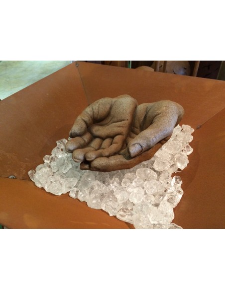 Grabschmuck Männerhände aus Stein mit Rosteffekt 21 cm lang Grabschmuck Männerhände aus Stein mit Rosteffekt 21 cm lang