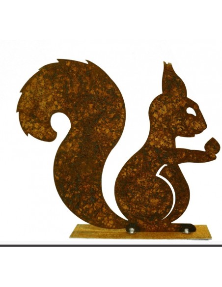 Eichhörnchen mit Nuß