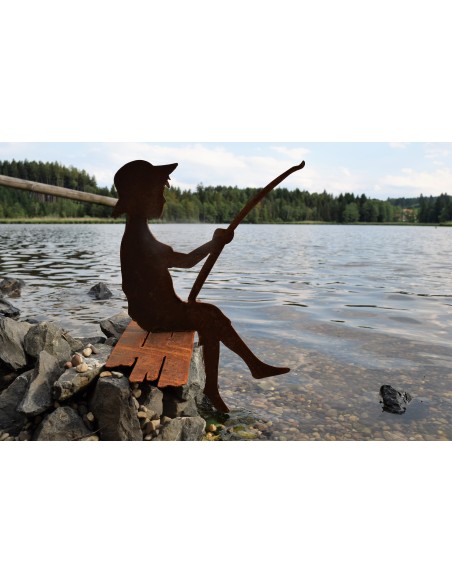 Großer Angler "Finn"  Deko Edelrost zB. für Bachlauf oder Gartenteich