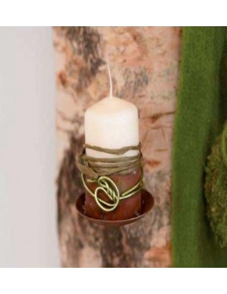 Holzbalken dekorieren mit einem Kerzenhalter aus Rost