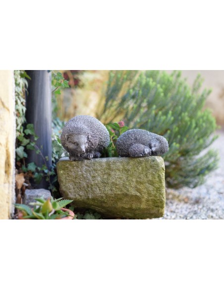 Steinguss Igelpaar, Mutter mit Baby