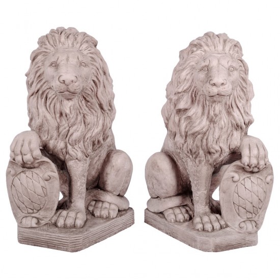 Steinguss - Sitzender Löwe mit Rautenschild rechts