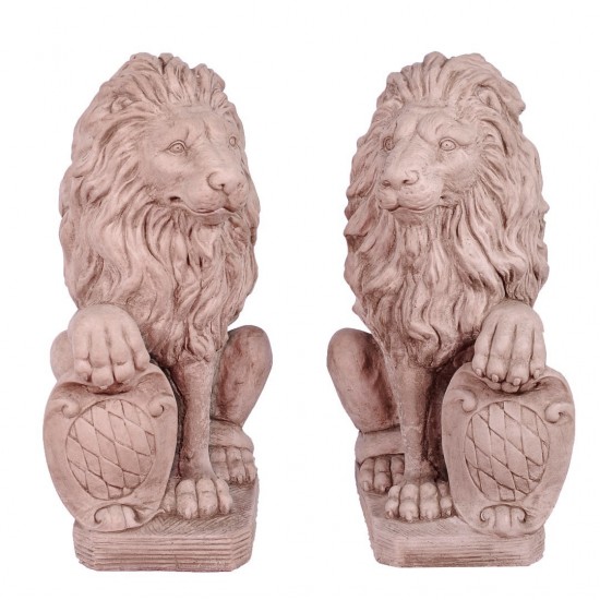 Steinguss - Sitzender Löwe mit Rautenschild rechts