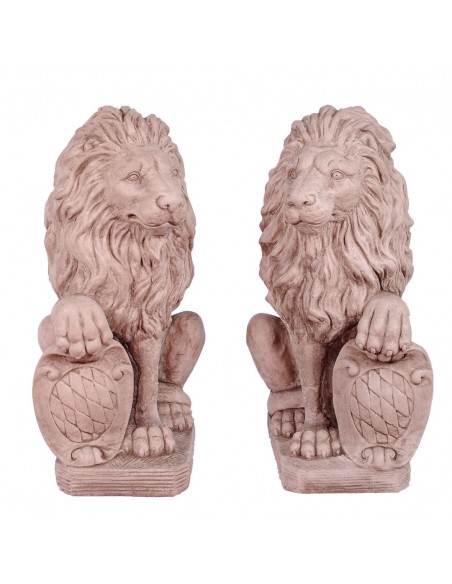 Steinguss - Sitzender Löwe mit Rautenschild rechts