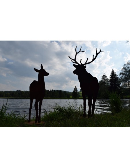 Hirsch-Silhouette von vorne auf Platte