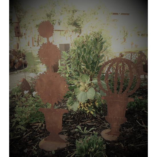 Amphoren Efeukugel und Lorbeerbäumchen kombiniert Gartendeko