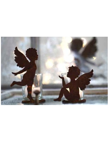 sitzende Putte vorne an der Platte Höhe 8 cm als Weihnachtsdeko