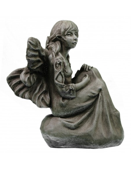 nachdenkliche sitzende Steinguss Fee 'Bluebell', Höhe  30 cm