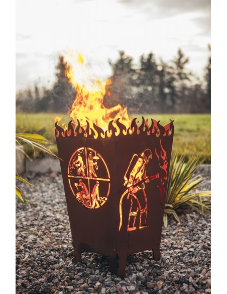 Edelrost Feuerkorb eckig 'Florian' Höhe 68 cm - die Feuerstelle für den Feuerwehrmann