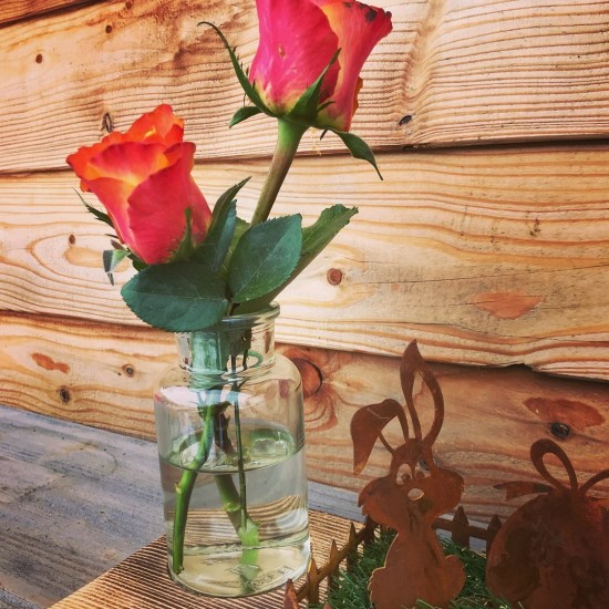 Edelrost Osterdeko Landschaft 'Bayern' Länge 50 mit Osterhasen und Glas  für Blumen Rostige Ostern Naturdeko