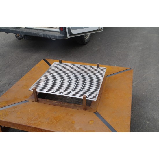 Rost Feuerstelle für das Grillset 'Friendship'  Höhe 39 cm, Länge 121 x 121 cm
