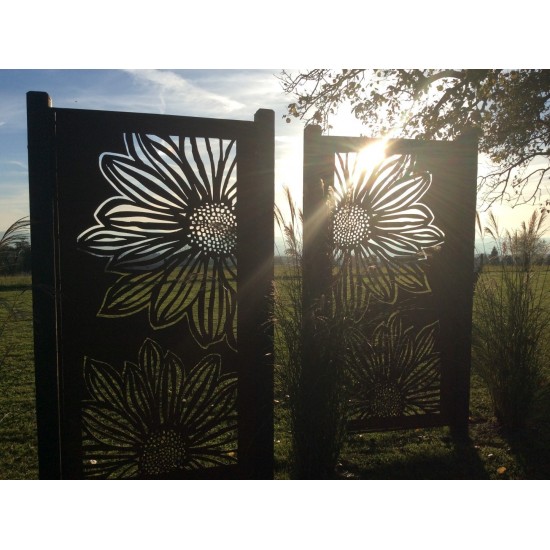 Paravent Gerbera geschlossen Sichtschutz aus Edelrost Metall zur Gartendeko