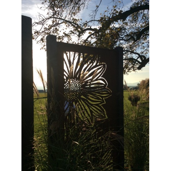 Paravent Gerbera geschlossen Sichtschutz aus Edelrost Metall zur Gartendeko