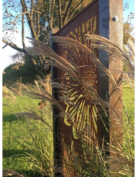 Paravent Gerbera geschlossen Sichtschutz aus Edelrost Metall zur Gartendeko