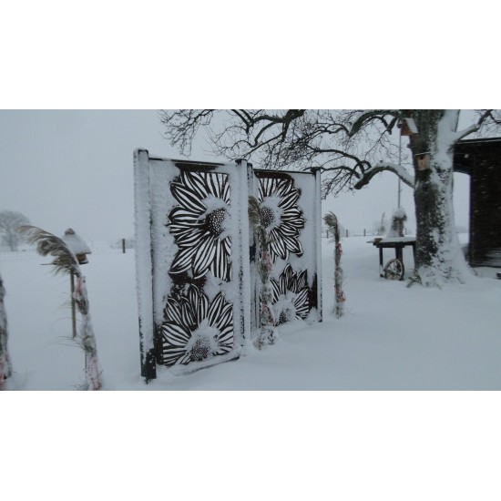 Paravent Gerbera geschlossen Sichtschutz aus Edelrost Metall zur Gartendeko