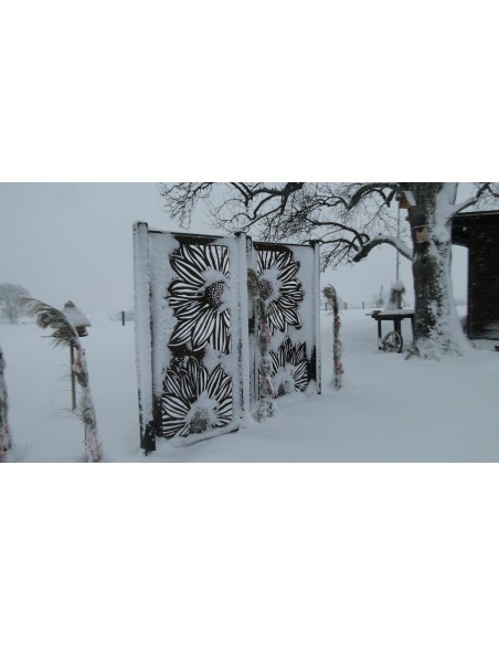 Paravent Gerbera geschlossen Sichtschutz aus Edelrost Metall zur Gartendeko