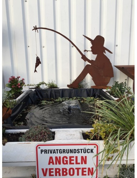Fischender Angler Manni auf Platte, 60 cm hoch aus Edelrost zur Gartendeko