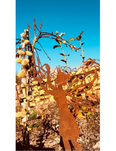 helfende Fee aus Edelrost stehend mit Schere, auf Platte Höhe 42 cm - Dekoidee und Geschenk