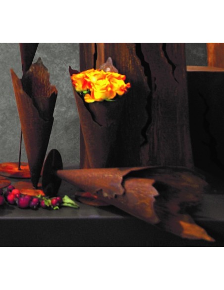 Edelrost Pflanztüte auf Platte 30 cm hoch Metalltüte zur Dekoration für Blumensträße und Gestecke