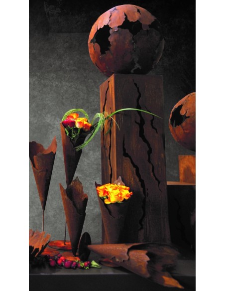 Edelrost Pflanztüte auf Platte 30 cm hoch Metalltüte zur Dekoration für Blumensträße und Gestecke