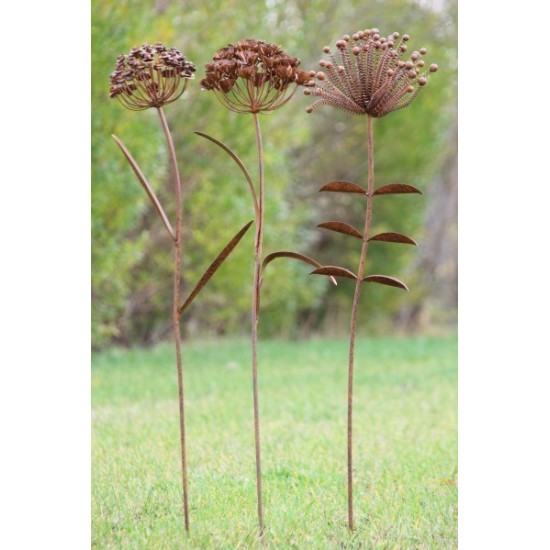 Rostblume Eloise als Gartenstecker aus Édelrost Metall zur Gartendeko und als Geschenk