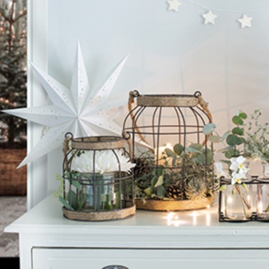 Deko Laterne aus Metall mit inegriertem Kerzenhalter 