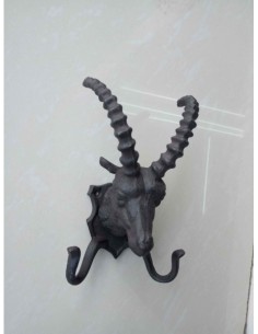 Steinbock mit zwei Haken
