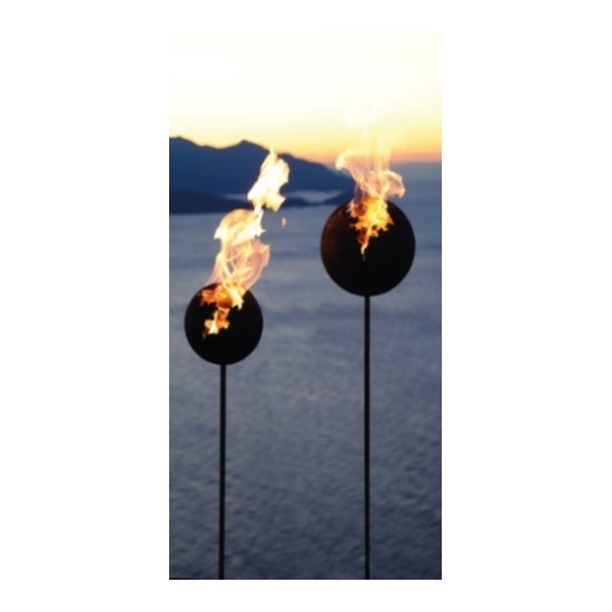 Feuerkugel mit Rissen auf kurzem Rohr