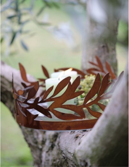 Ring aus Deko Olivenzweigen als einzigartige Gartendeko