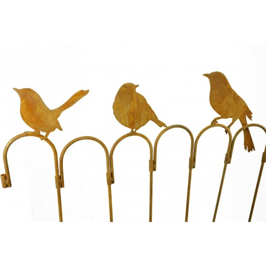 Deko aus Rost verbindbare Zaunelemente als alternative Gartenabgrenzung