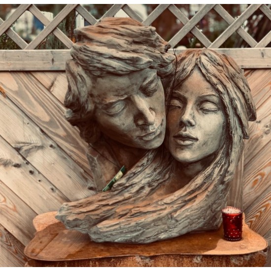 Gesichterpaar aus Stein mit Rosteffekt, Figuren aus Stein, Mann und Frau, Hochzeitsdeko