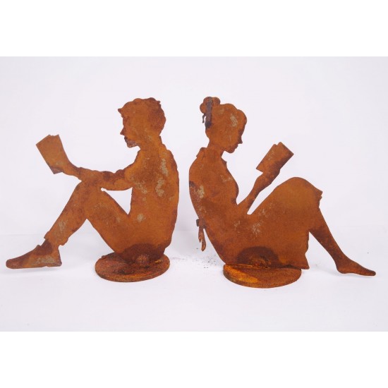 Dekofigur Mann und Frau aus Metall als Buchstützen, Mann lesend, Frau lesend, Metalldeko, Wohndeko