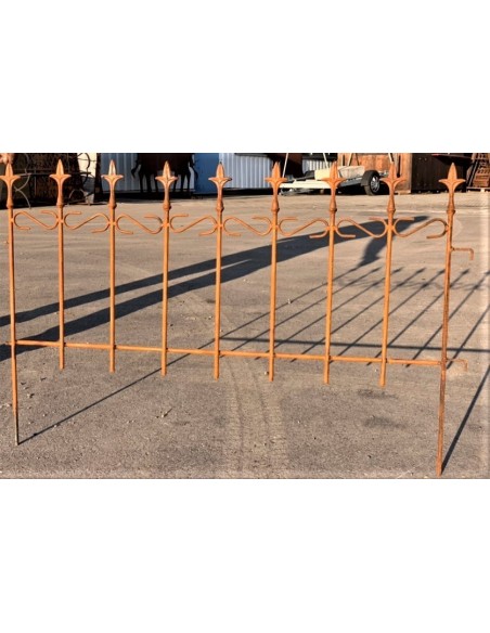 Edelrost Minizaun zum Stecken mit Lilienspitzen, 110 x 70cm