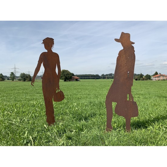 lebensgroße Gartenfiguren Frauen mit Handtasche