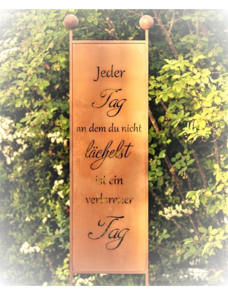Jeder Tag an dem du nicht lächelst ist ein verlorener Tag  Jeder Tag an dem du nicht lächelst ist ein verlorener Tag