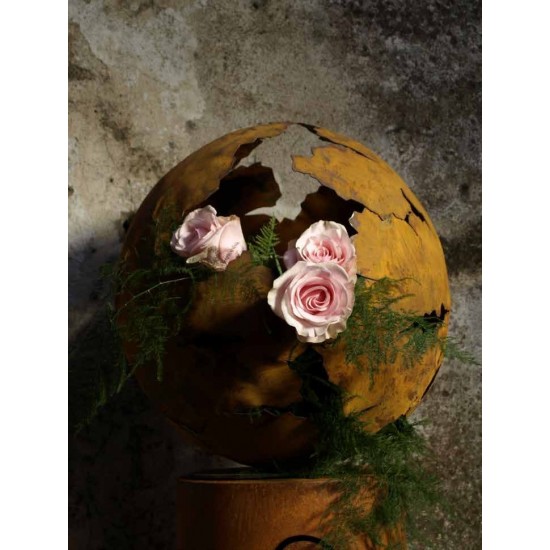 Rustikale Kugeln mit Rissen und größeren Öffnungen.