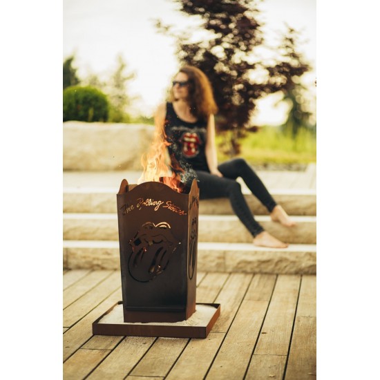 Feuerkorb eckig Rolling Stones "LICKS" aus Edelrost Höhe 66 cm 32 x 32 cm