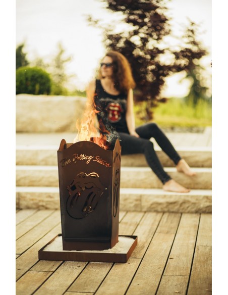 Feuerkorb eckig Rolling Stones "LICKS" aus Edelrost Höhe 66 cm 32 x 32 cm