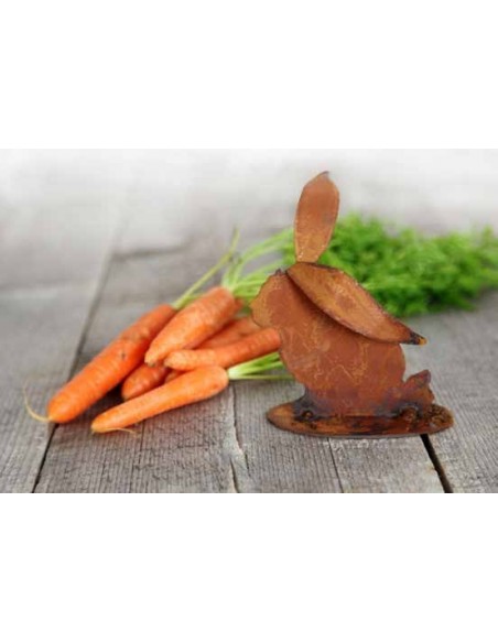 Edelrost Hase mit großen gebogenen Ohren auf Platte 16 cm hoch